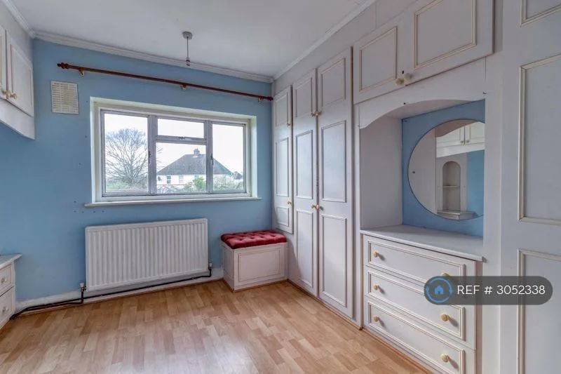 4 bedroom semi-detached house for rent