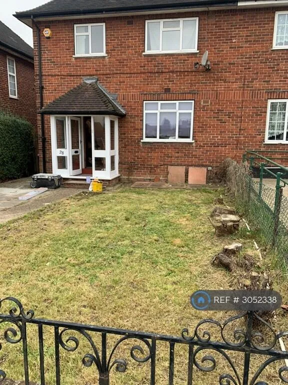 4 bedroom semi-detached house for rent