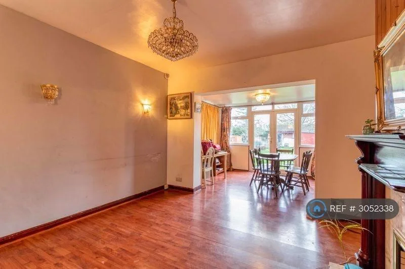 4 bedroom semi-detached house for rent