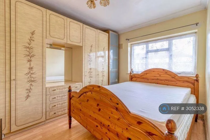 4 bedroom semi-detached house for rent