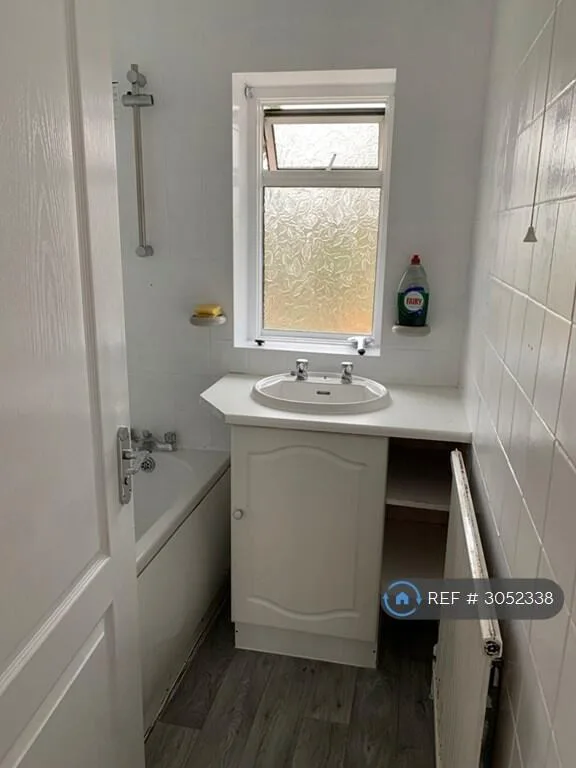 4 bedroom semi-detached house for rent