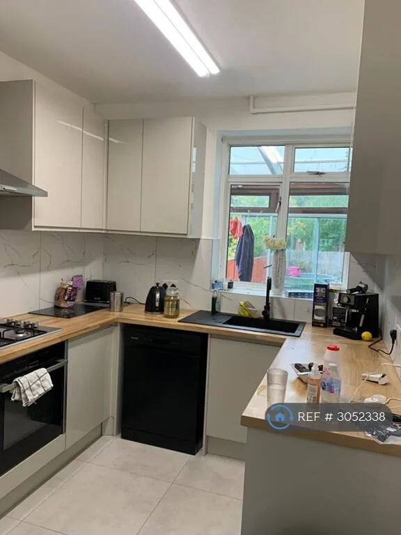 4 bedroom semi-detached house for rent