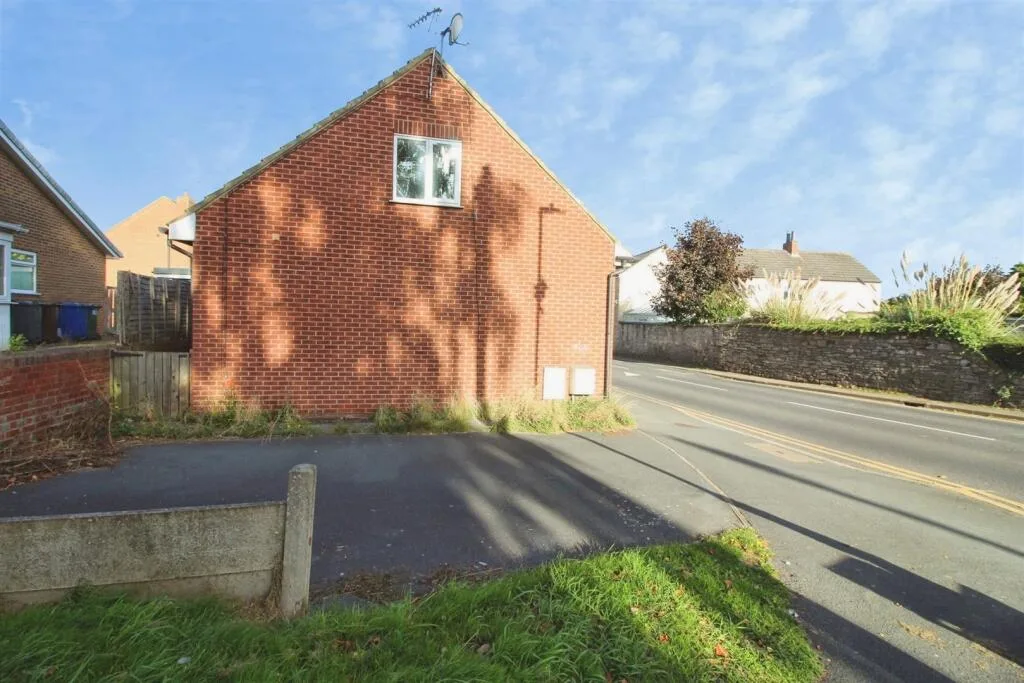 2 bedroom semi-detached bungalow for rent