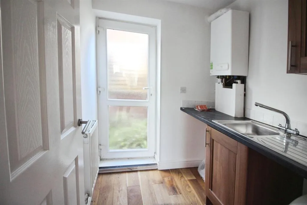2 bedroom semi-detached bungalow for rent