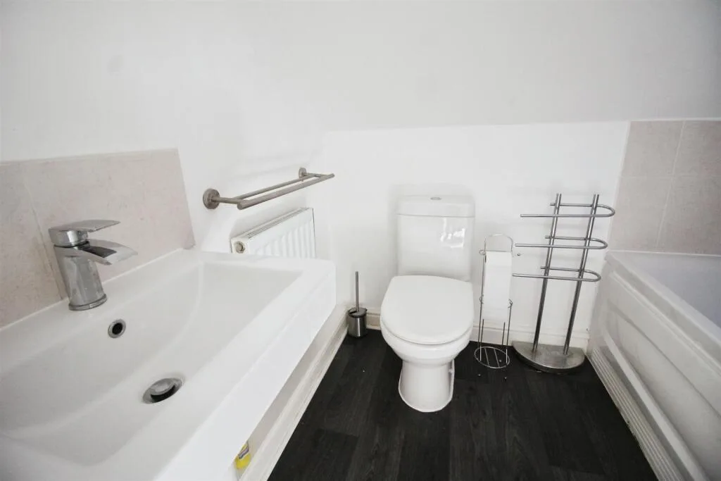 2 bedroom semi-detached bungalow for rent