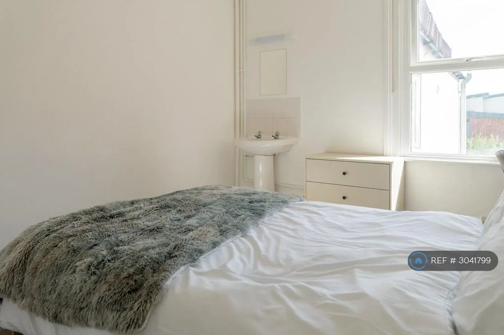 6 bedroom terraced house for rent