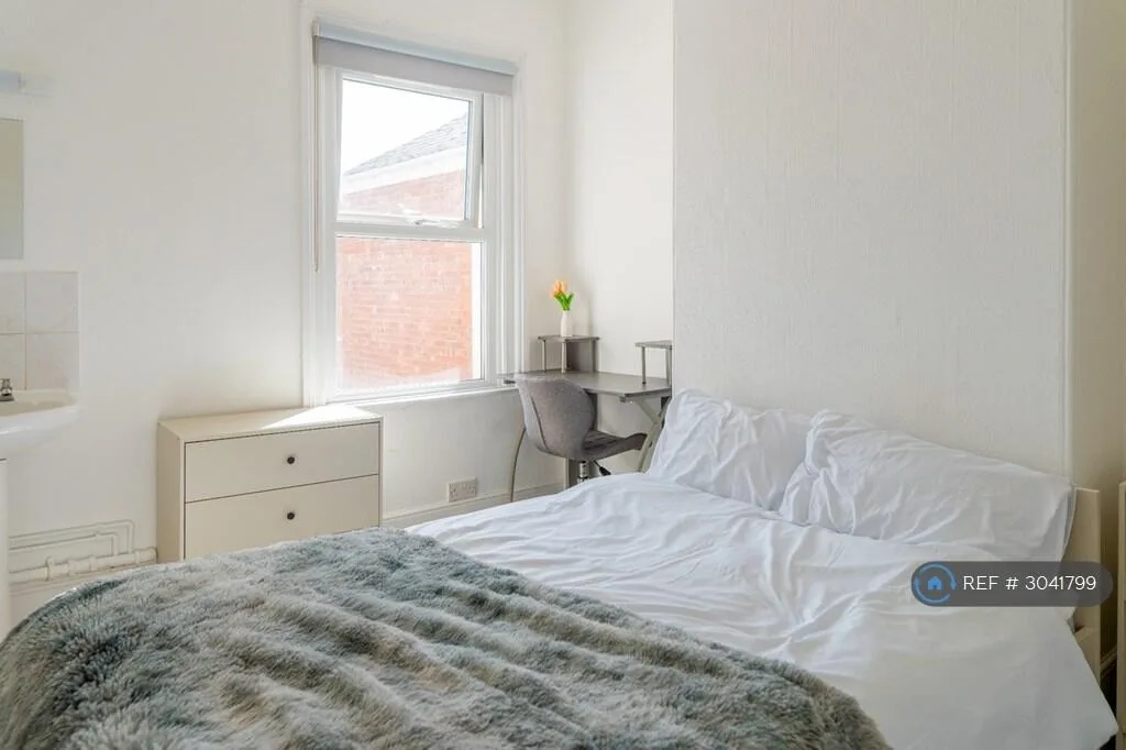 6 bedroom terraced house for rent