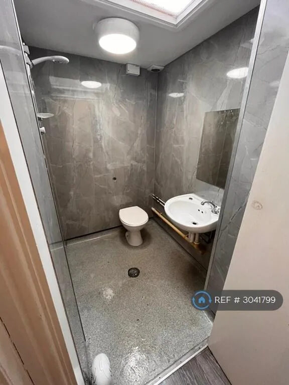 6 bedroom terraced house for rent
