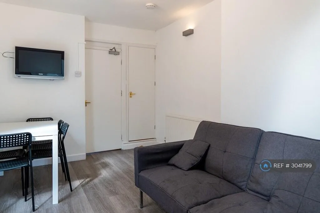 6 bedroom terraced house for rent
