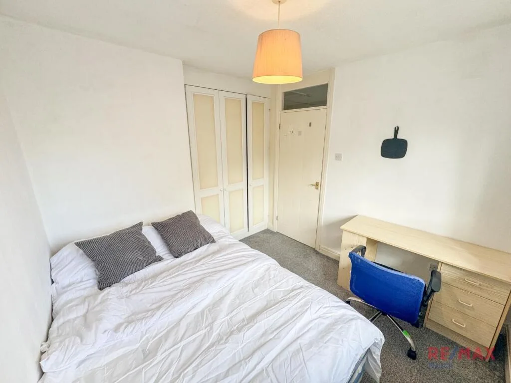 3 bedroom semi-detached house for rent