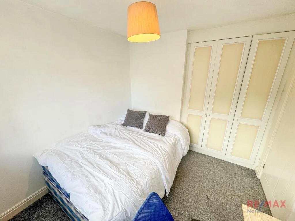 3 bedroom semi-detached house for rent