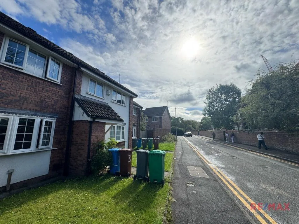 3 bedroom semi-detached house for rent