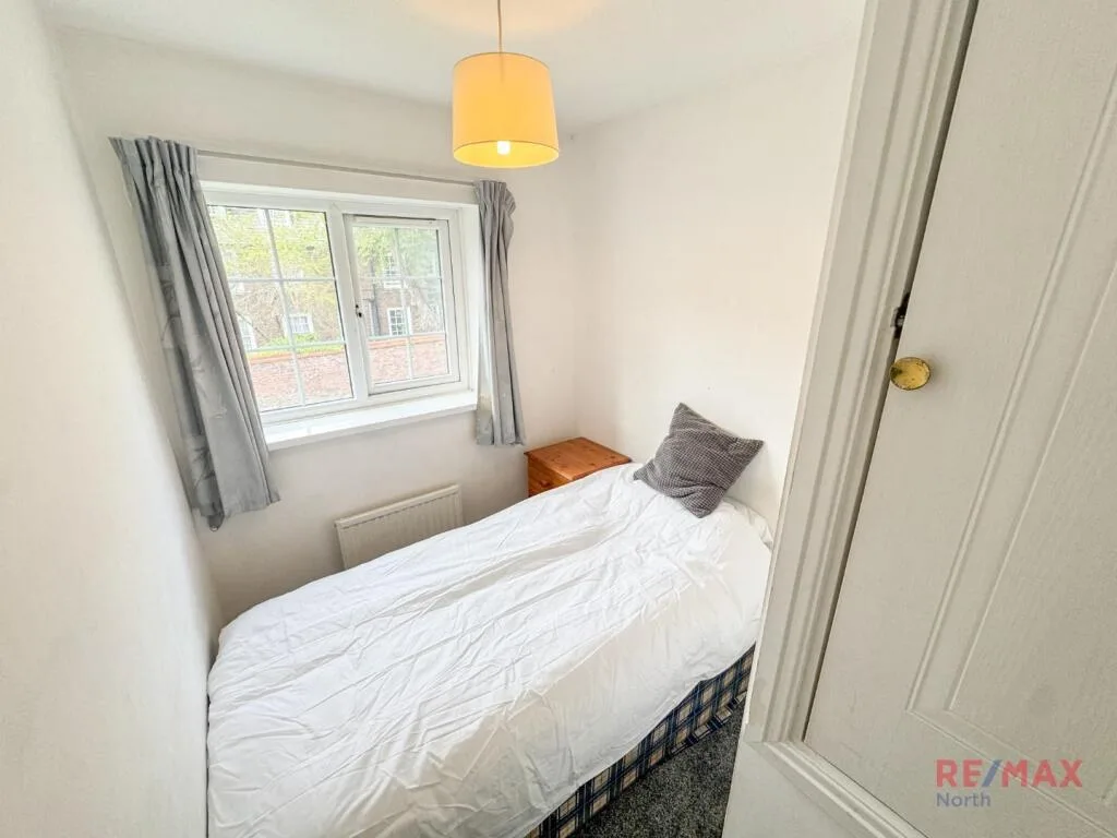3 bedroom semi-detached house for rent