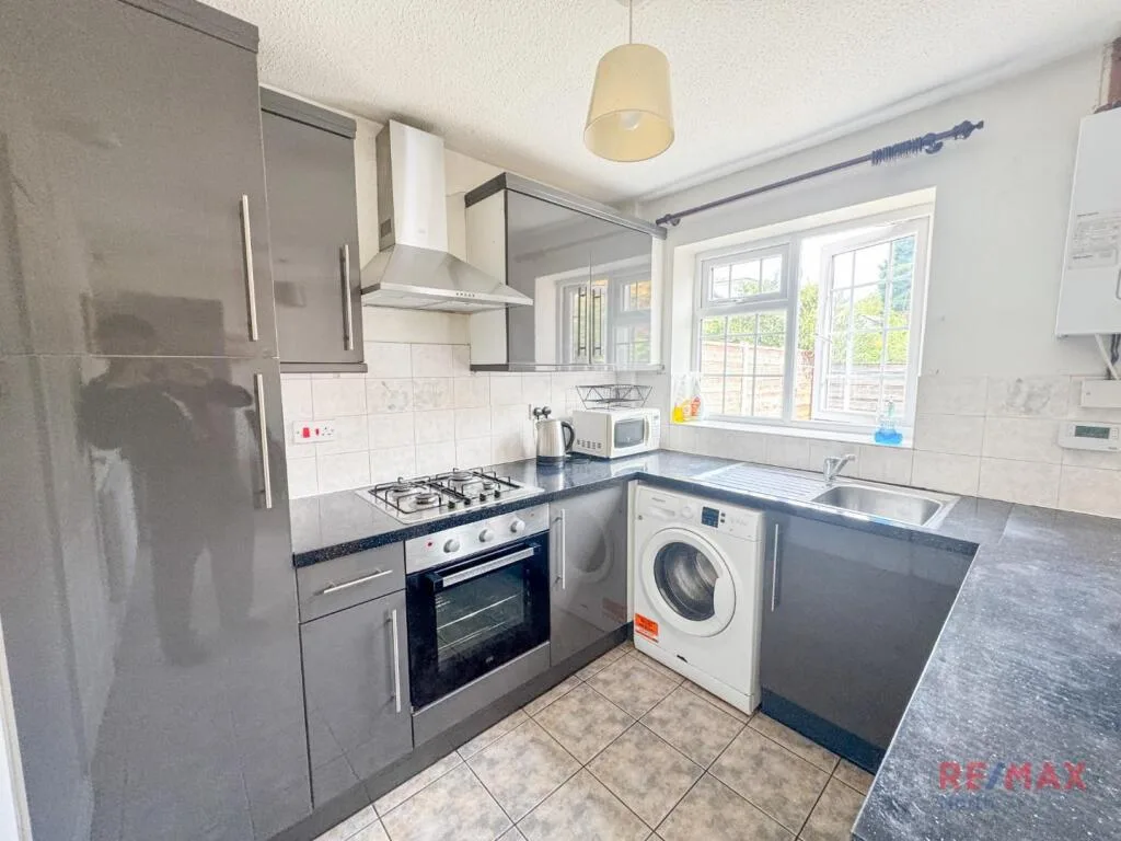 3 bedroom semi-detached house for rent