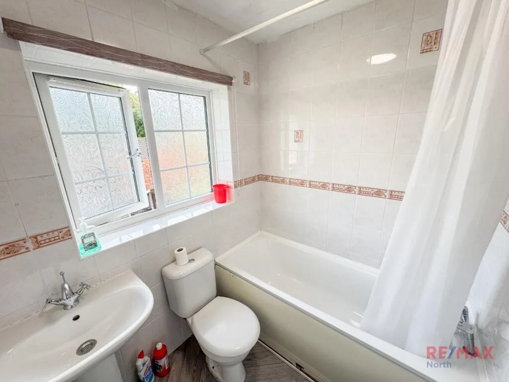 3 bedroom semi-detached house for rent