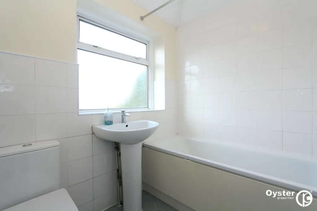 3 bedroom semi-detached house for rent