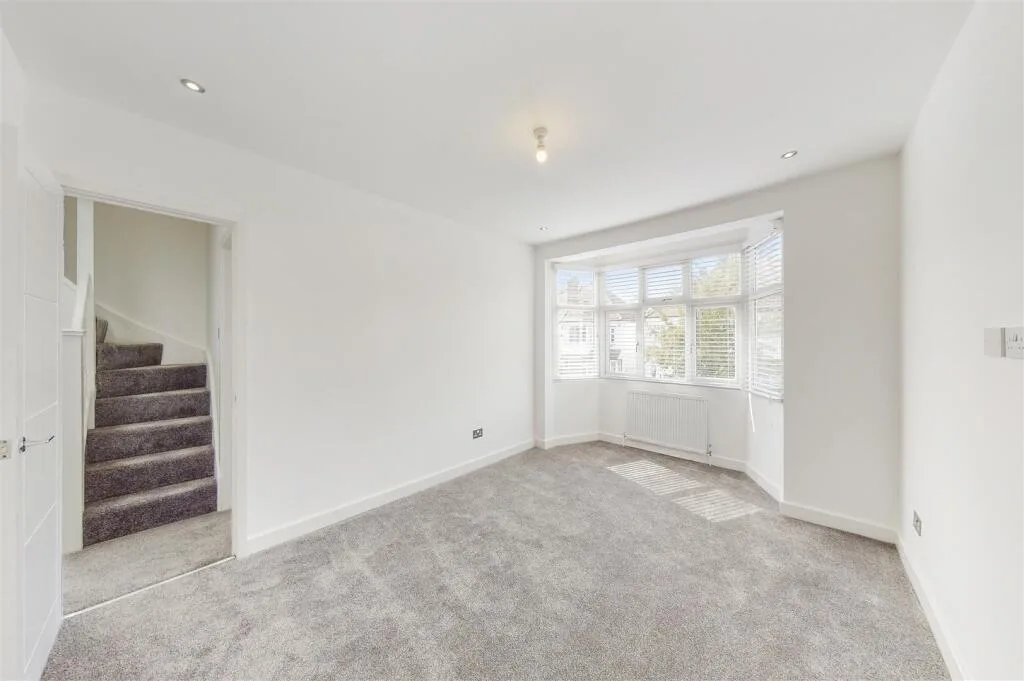 4 bedroom semi-detached house for rent
