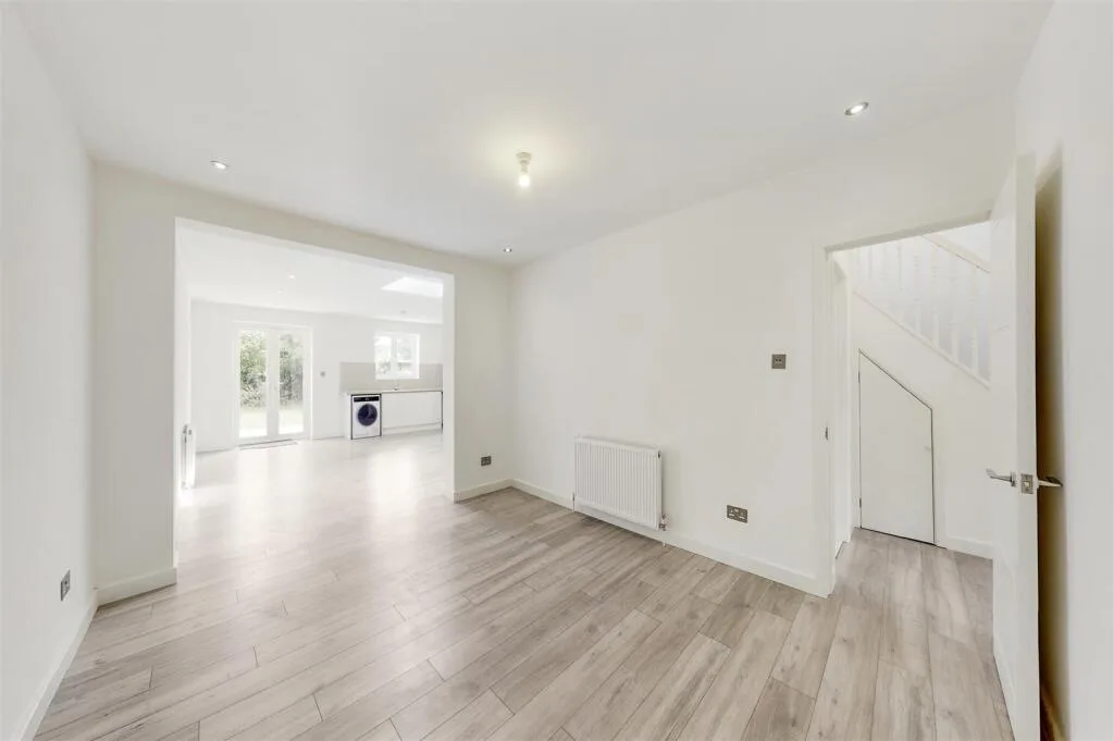 4 bedroom semi-detached house for rent