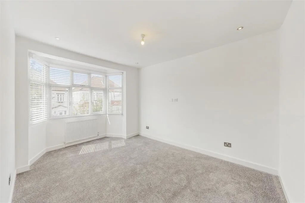 4 bedroom semi-detached house for rent