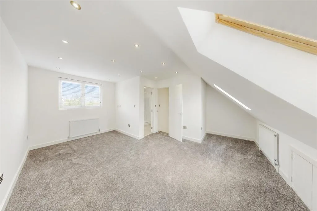 4 bedroom semi-detached house for rent