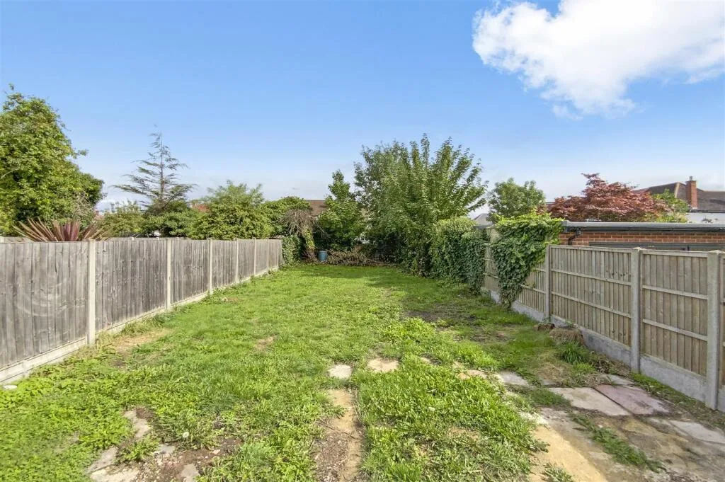 4 bedroom semi-detached house for rent
