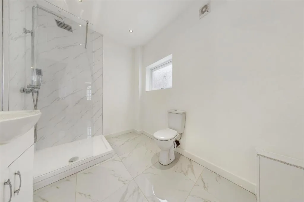 4 bedroom semi-detached house for rent