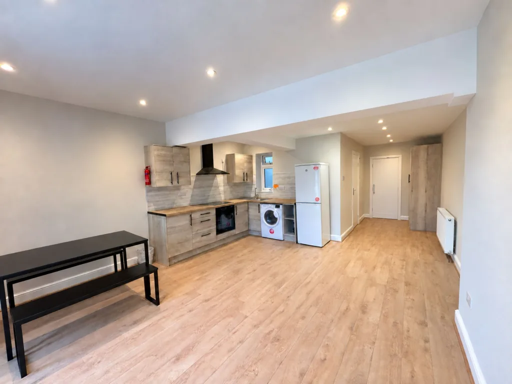 2 bedroom ground floor flat for rent