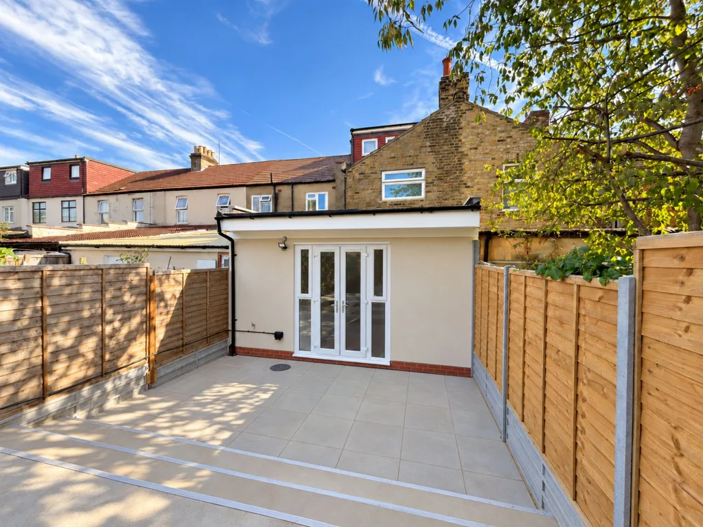 2 bedroom ground floor flat for rent