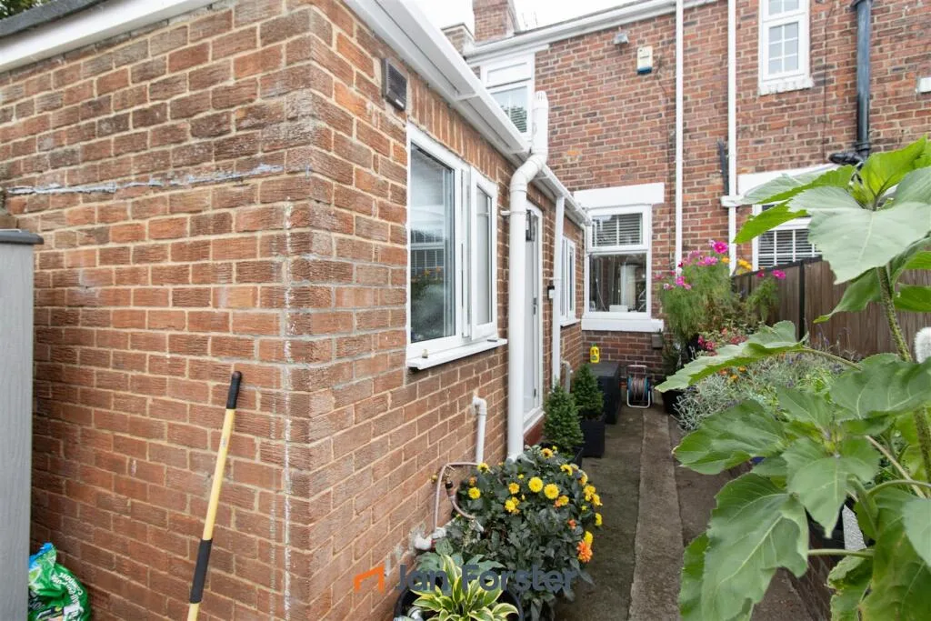 2 bedroom house for rent