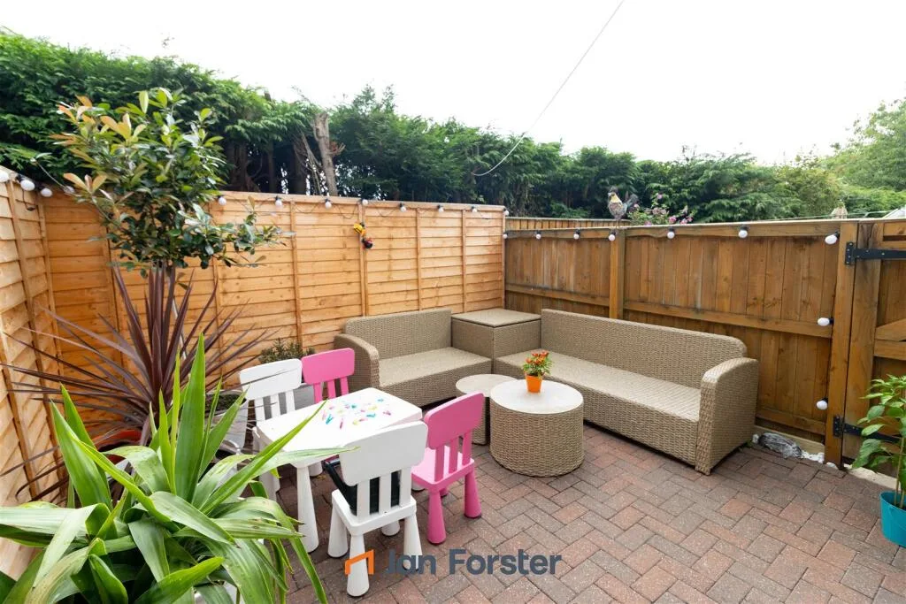 2 bedroom house for rent