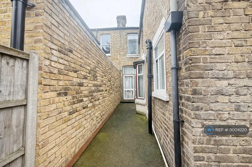 4 bedroom terraced house for rent