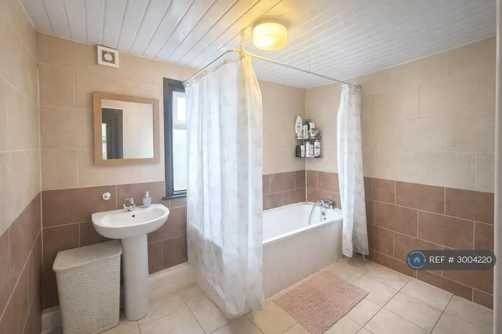 4 bedroom terraced house for rent