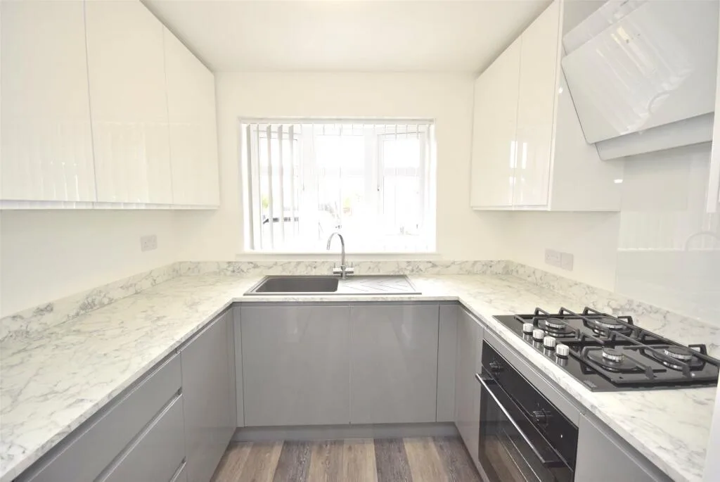 2 bedroom end of terrace house for rent