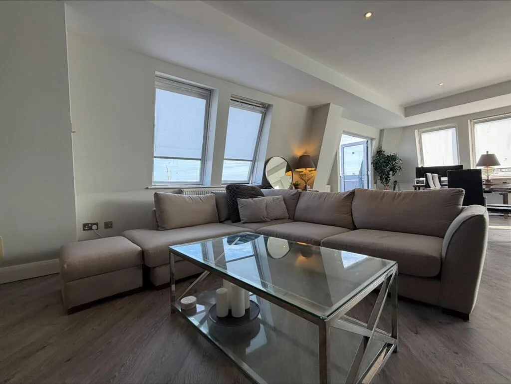 2 bedroom penthouse for rent
