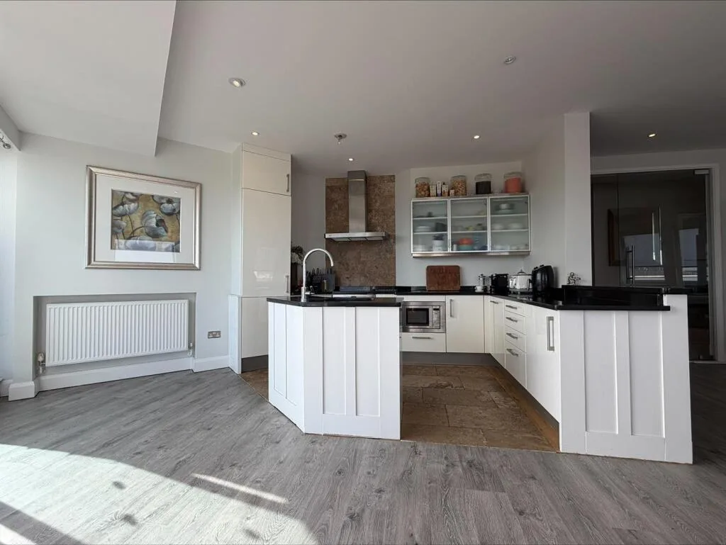 2 bedroom penthouse for rent