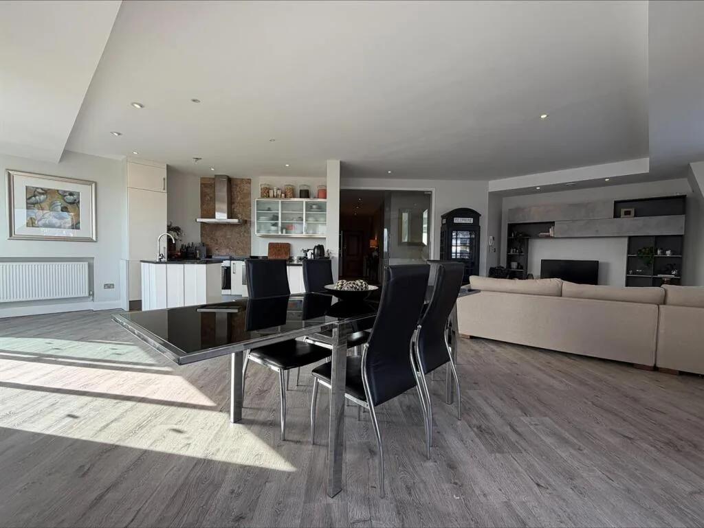 2 bedroom penthouse for rent