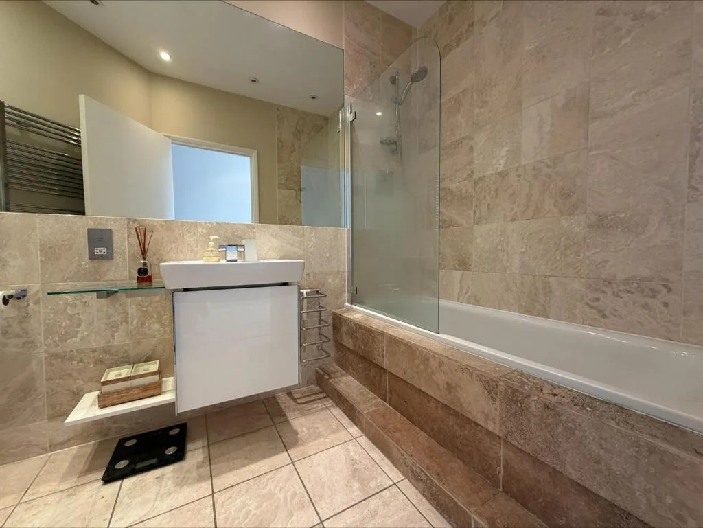 2 bedroom penthouse for rent