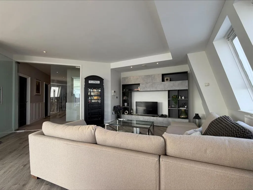 2 bedroom penthouse for rent