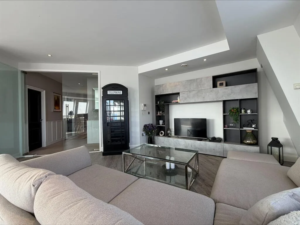 2 bedroom penthouse for rent