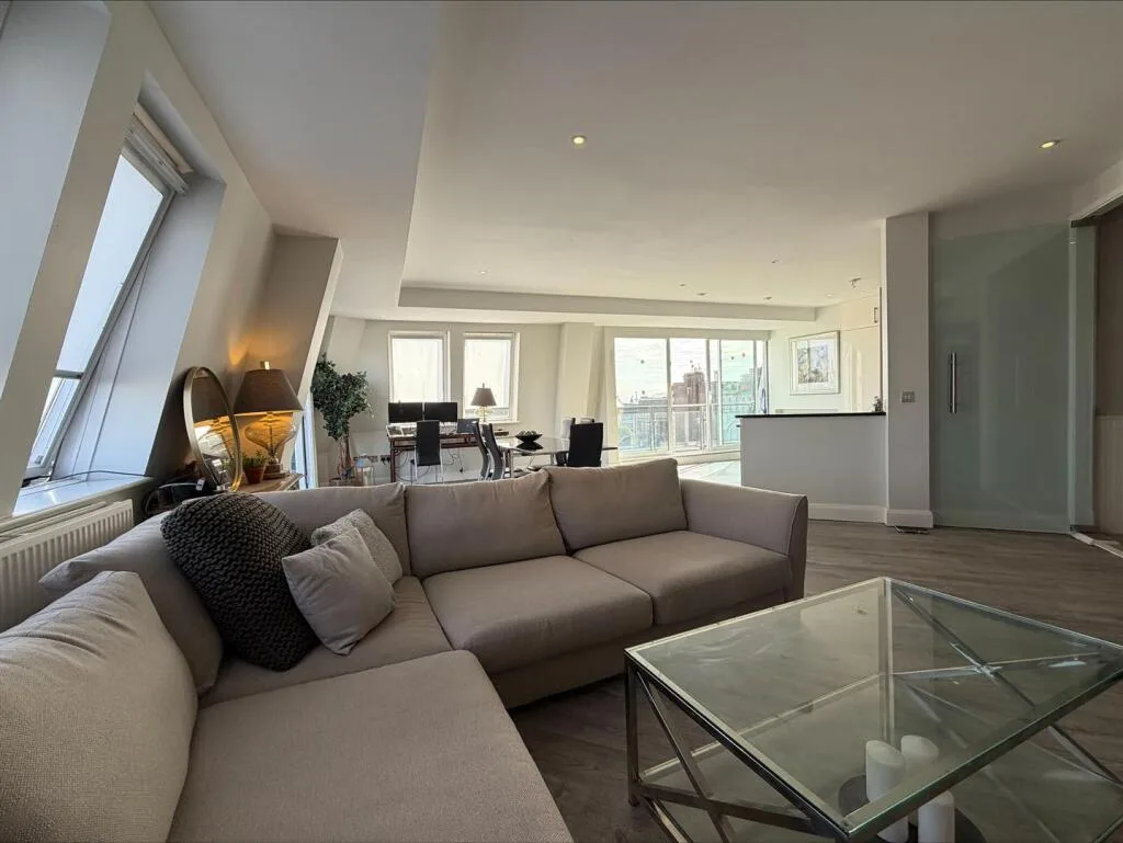 2 bedroom penthouse for rent