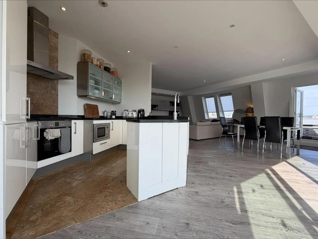 2 bedroom penthouse for rent