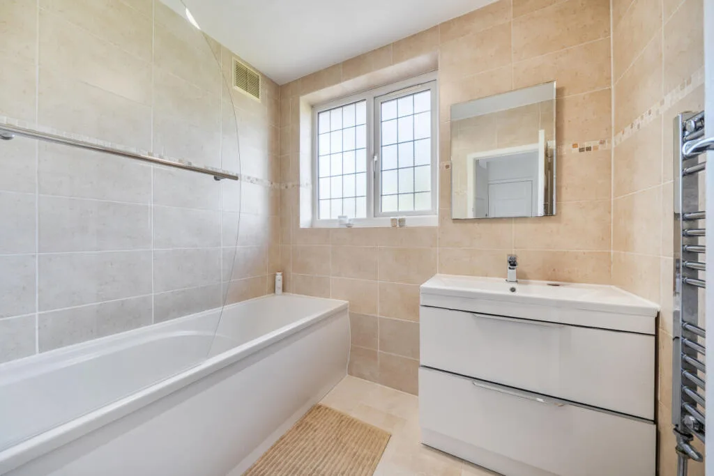 3 bedroom semi-detached house for rent