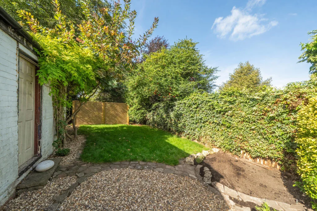 3 bedroom semi-detached house for rent