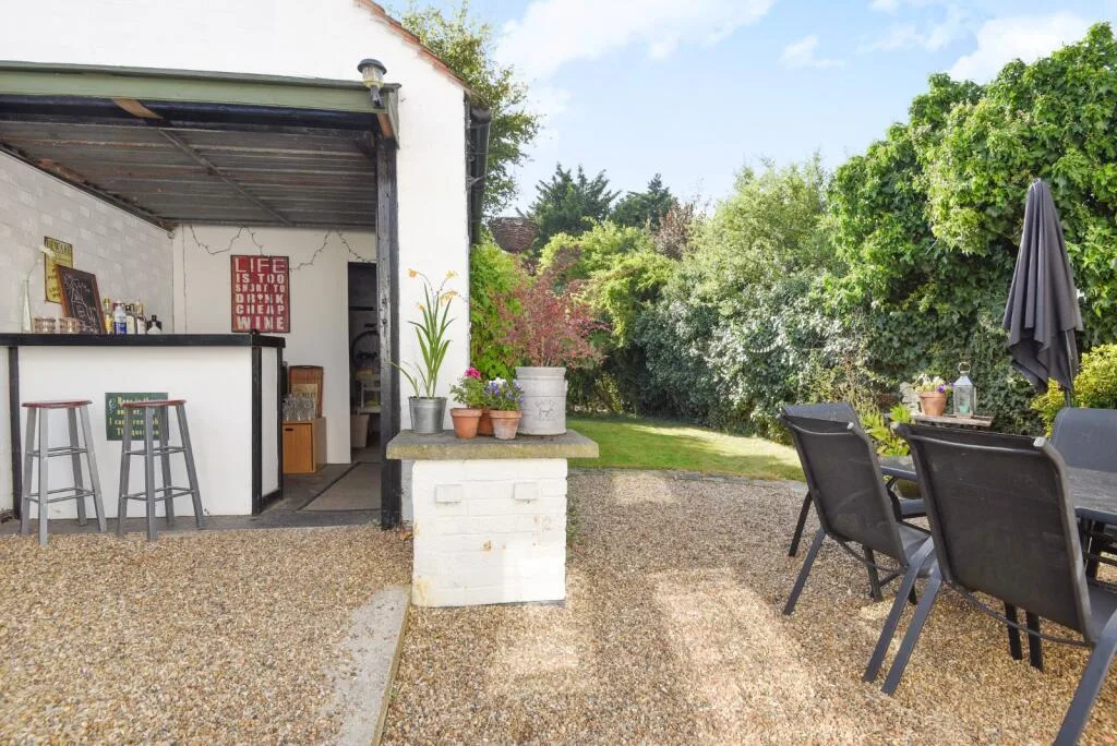 3 bedroom semi-detached house for rent