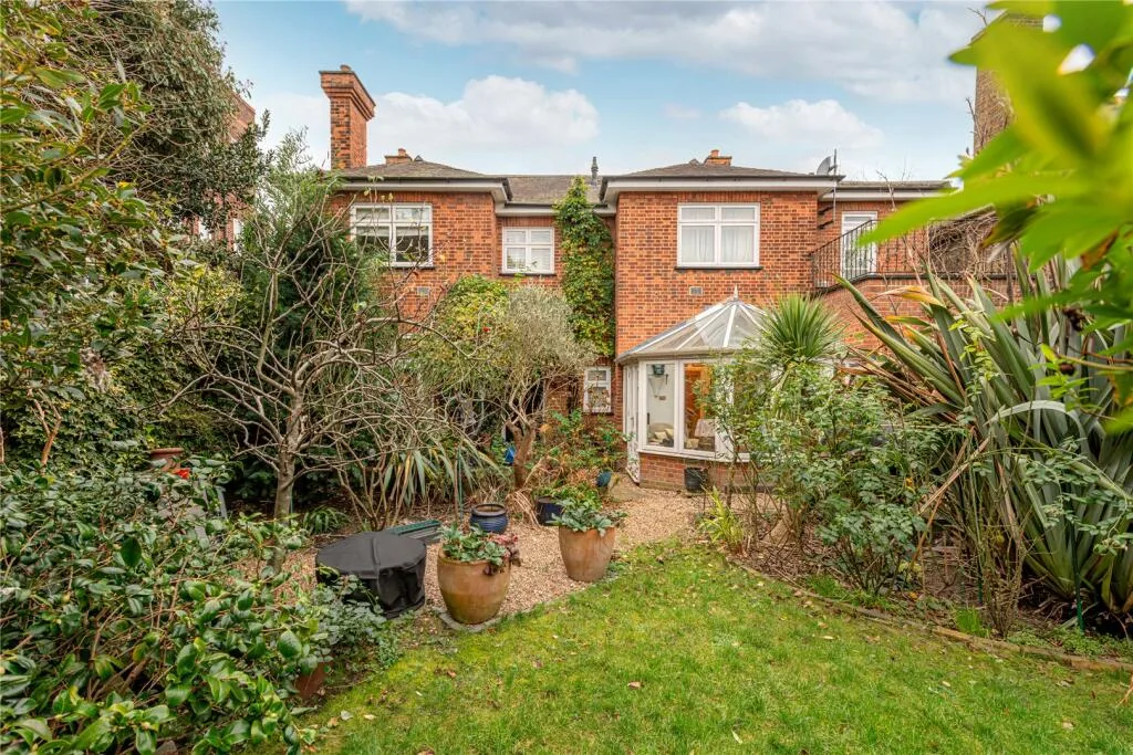 4 bedroom detached house for rent