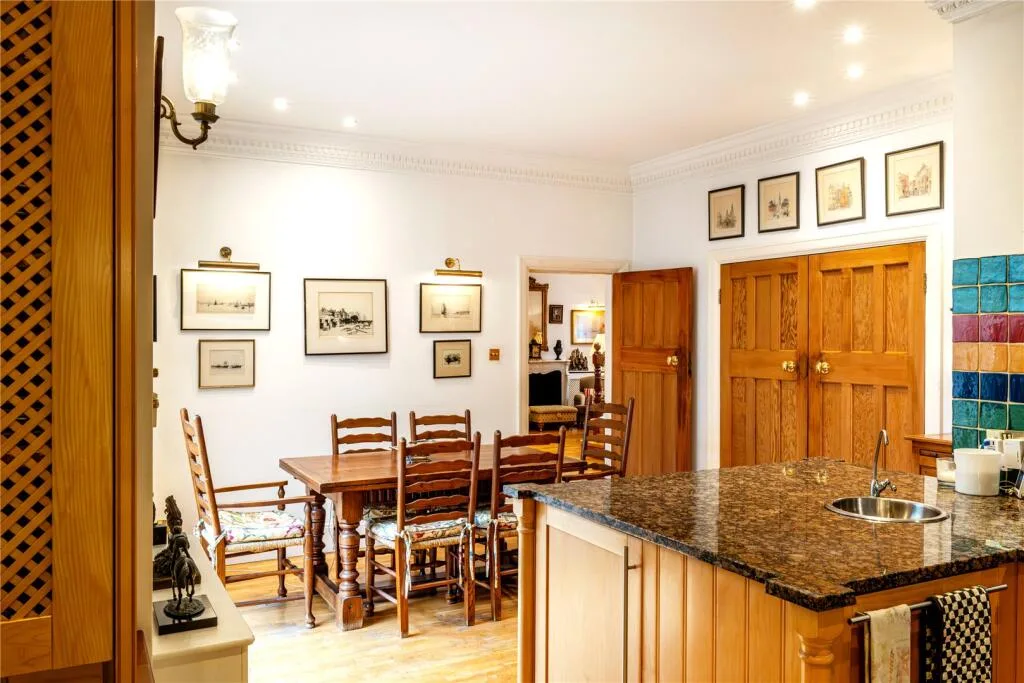 4 bedroom detached house for rent