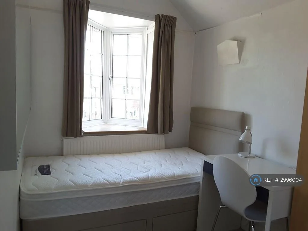 4 bedroom semi-detached house for rent