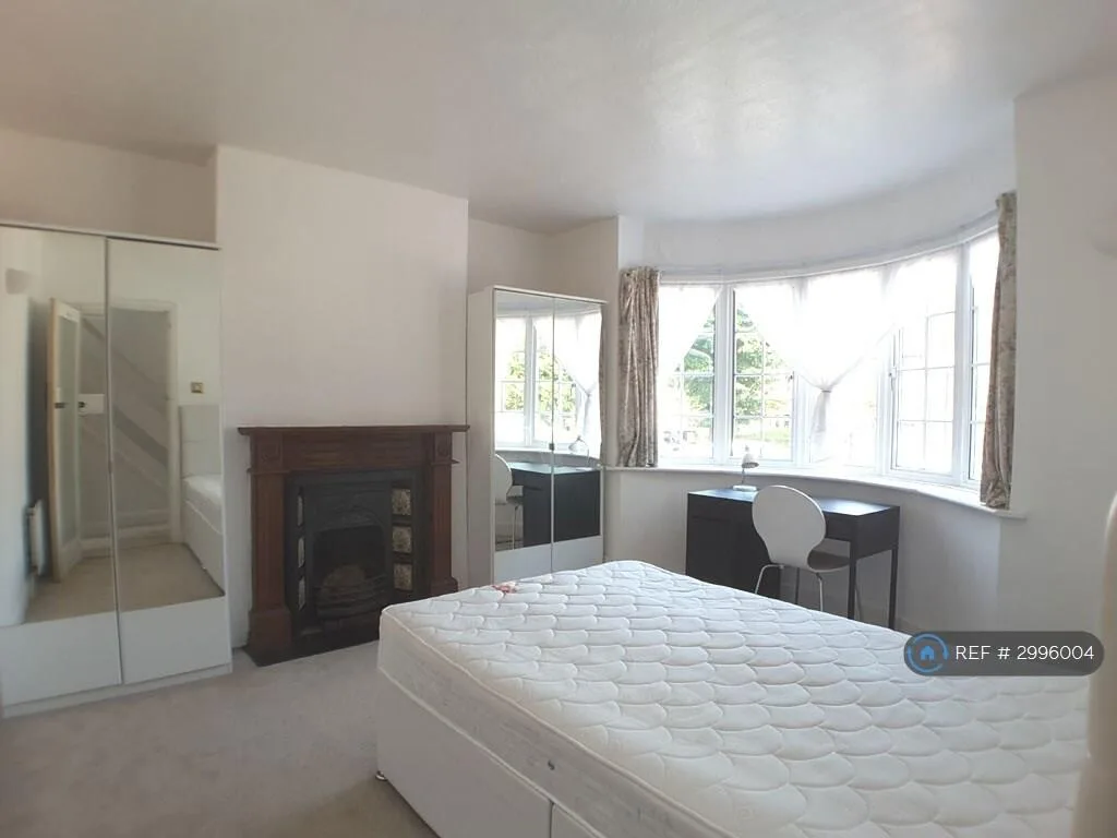 4 bedroom semi-detached house for rent