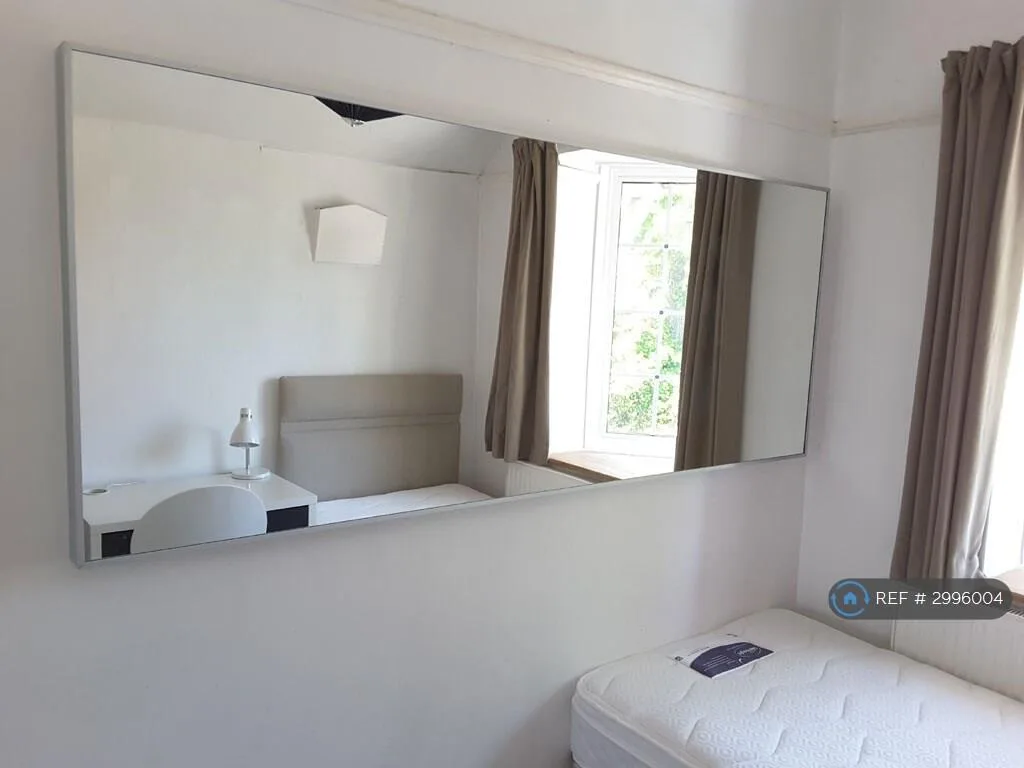 4 bedroom semi-detached house for rent