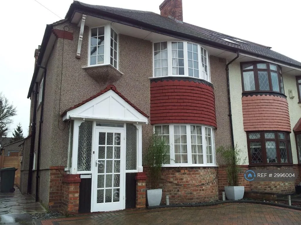 4 bedroom semi-detached house for rent